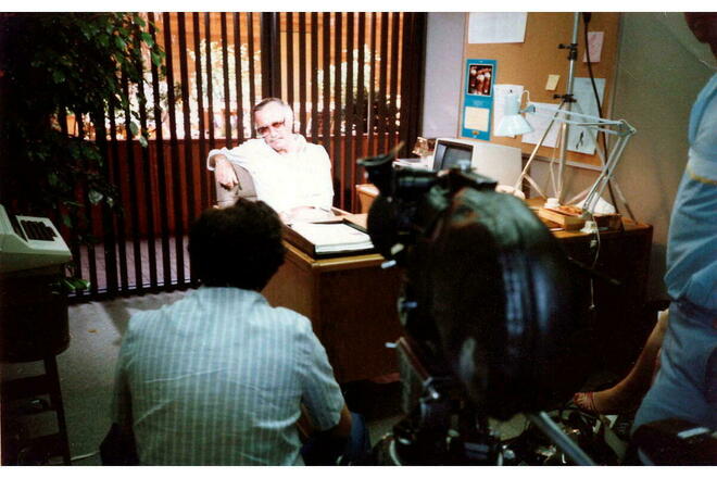 Stan Lee, interviewé par Alain Carrazé en 1984 dans les locaux de sa société de production à Los Angeles.
 ©  Alain Carrazé