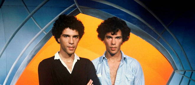 Igor et Grichka Bogdanoff, presentateurs de l'emission << Temps X , sur TF1 en 1983.

