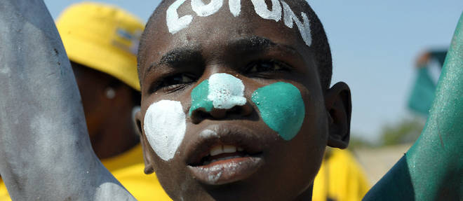 Un supporteur de Cotonsport Garoua du Cameroun.
