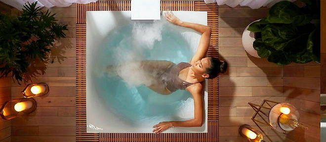 Cette baignoire connectee, presentee par l'americain Kohler au  CES de Las Vegas, permet d'arreter le debit d'eau par la voix.