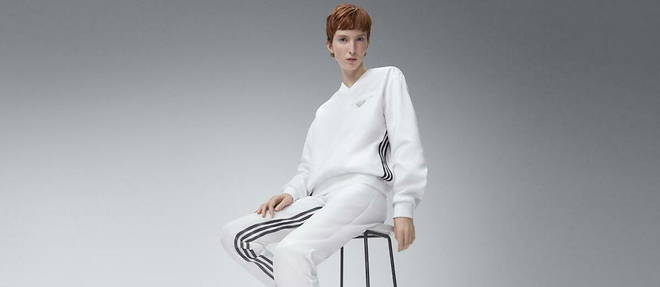 En partenariat avec Adidas, Prada s'aventure sur le terrain du sport avec une collection en Nylon recycle a partir de dechets oceaniques, inspiree des baskets Forum, connues pour marier look retro et technicite.

