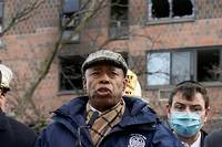 Incendie d'un immeuble &agrave; New York: 17 morts selon un bilan revu &agrave; la baisse