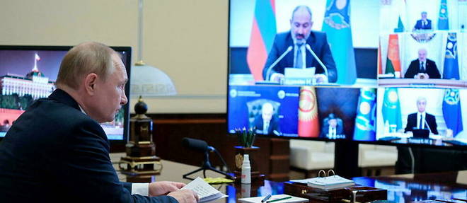 Vladimir Putin during a videoconference on the situation in Kazakhstan, at his residence in Novo-Ogariovo, January 10, 2022.