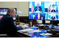 Vladimir Poutine lors d'une visioconférence sur la situation au Kazakhstan, dans sa résidence de Novo-Ogariovo, le 10 janvier 2022.
