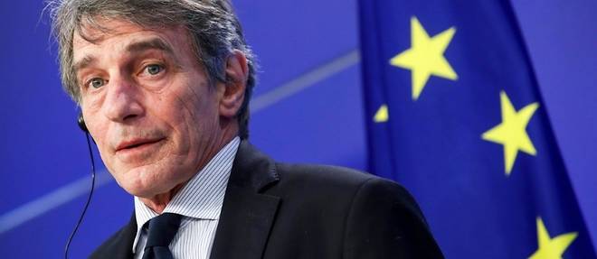 Drapeaux de l'UE en berne apres le deces du president du Parlement europeen David Sassoli