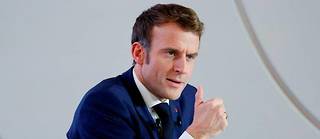 Emmanuel Macron veut « emmerder » les non-vaccinés. 
