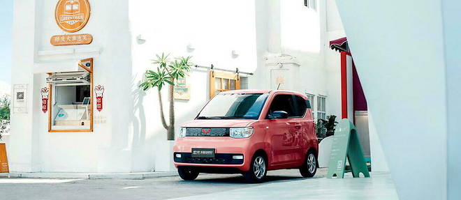 La Hong Guang Mini EV, commercialisee par la coentreprise SAIC-General Motors-Wuling, est la voiture electrique la plus vendue en Chine.
