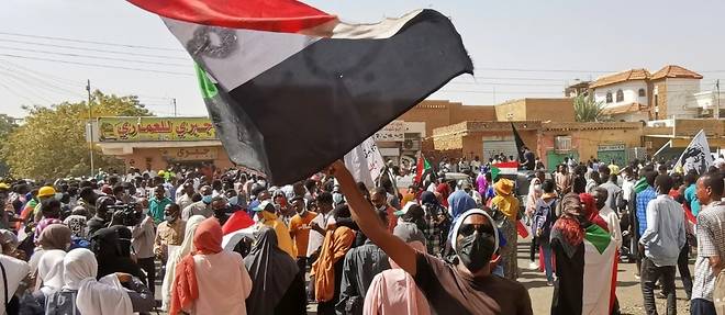 Au Soudan, un manifestant anti-putsch et un general de police tues