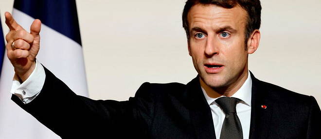 Emmanuel Macron, toujours en tete des intentions de vote, lors d'une ceremonie a l'Elysee le 12 janvier 2022. 
