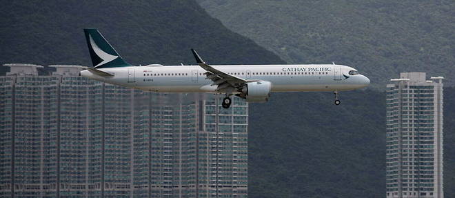 HongKong interdit les passagers en transit en provenance de 150 pays.
