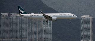 HongKong interdit les passagers en transit en provenance de 150 pays.

