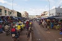 Le Mali est encore sous le choc après les sanctions économiques annoncées, dimanche 9 janvier, par la Communauté économique des États de l'Afrique de l'Ouest (Cedeao) pour faire plier la junte au pouvoir. 
