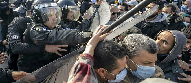 Des scenes de violence rarement vues dans la capitale Tunis ont ete observees ce 14 janvier commemorant la revolte qui a renverse le dictateur en 2011. 
