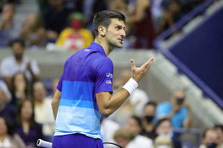 Novak Djokovic devra se relever de cet épisode australien chaotique. En est-il capable ? 
