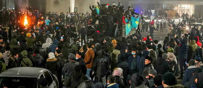 Les manifestations antigouvernement, ici a Almaty, ont fait 225 morts, selon les autorites. 
