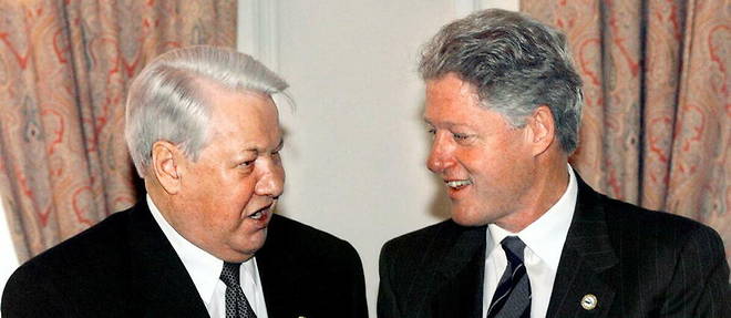 Bill Clinton and Boris Yeltsin November 18, 1999 in Istanbul.