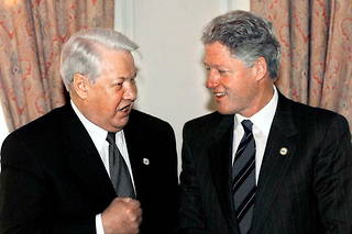 Bill Clinton et Boris Elstine le 18 novembre 1999 à Istanbul.

