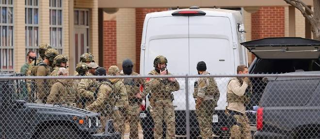 Prise d'otages terminee dans une synagogue au Texas, le ravisseur tue