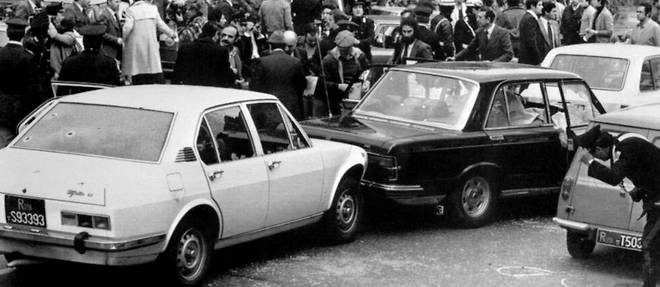 Le 16 mars 1978, le premier ministre italien Aldo Moro a ete kidnappe par les Brigades rouges. alors qu'il se trouvait dans une limousine noire.
