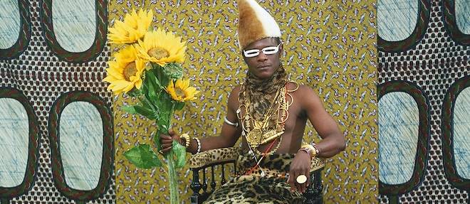 Samuel Fosso, Autoportrait. Serie << Tati >>, Le Chef (celui qui a vendu l'Afrique aux colons), 1997.
