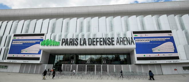 L'entree du Paris La Defense Arena, a Nanterre.  

