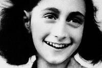 <SPAN class="dflt-txt dflt-txt--lgnd g-gotham-book glbl-txt-alg-ctr">
<STRONG>Tragedie. </STRONG>Nee en 1929, Anne Frank fut deportee dans le camp de concentration de Bergen-Belsen, en Allemagne, en 1944. Elle y mourut en 1945. </SPAN>