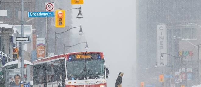 Tempete de neige aux Etats-Unis et au Canada: lent retour a la normale