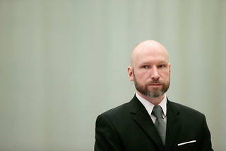 Dix ans après avoir tué 69 jeunes militants de gauche sur l'île d'Utoya en Norvège et huit autres personnes en faisant exploser une bombe près du siège du gouvernement à Oslo, le criminel Anders Behring Breivik réclame déjà sa sortie de prison. (image d'illustration)
