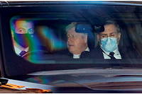 Le Premier ministre britannique Boris Johnson repart en voiture de la Chambre des communes le 12 janvier 2022.
