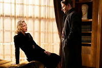 Cate Blanchett et Bradley Cooper : amants troubles et manipulateurs patentés dans "<em>Nightmare Alley"</em> de Guillermo del Toro
