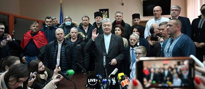 Ukraine: l'ex-president Porochenko, accuse de trahison, reste en liberte