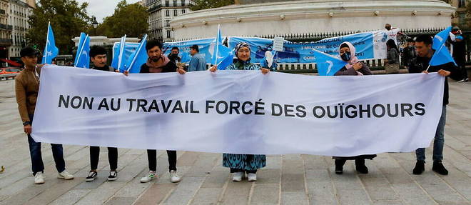 Une manifestation place de la Bastille a Paris, le 2 octobre 2021,contre le genocide des Ouigours par la Chine au Xinjiang. 
