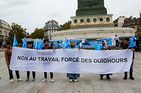 Une manifestation place de la Bastille à Paris, le 2 octobre 2021,contre le génocide des Ouïgours par la Chine au Xinjiang. 
