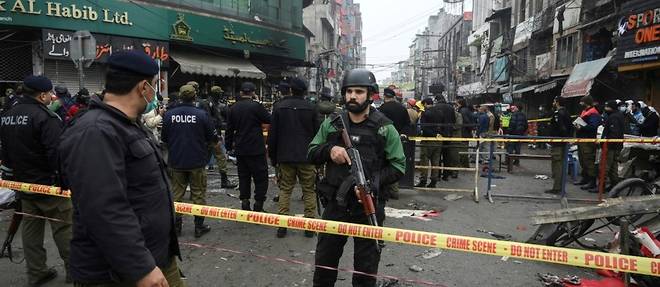 Pakistan: au moins deux morts et 22 blesses dans l'explosion d'une bombe a Lahore
