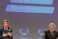 Margrethe Vestager, vice-presidente de la Commission europeenne, et le commissaire europeen Thierry Breton, a l&#039;origine de la nouvelle reglementation sur les services numeriques.
