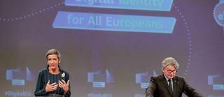 Margrethe Vestager, vice-présidente de la Commission européenne, et le commissaire européen Thierry Breton, à l'origine de la nouvelle réglementation sur les services numériques.
