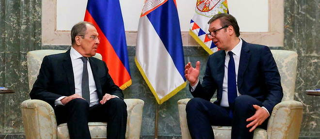 Le ministre russe des Affaires etrangeres Serguei Lavrov et le president serbe Aleksandar Vucic a Belgrade, le 10 octobre 2021.
