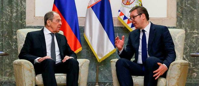 Le ministre russe des Affaires étrangères Serguei Lavrov et le président serbe Aleksandar Vucic à Belgrade, le 10 octobre 2021.
