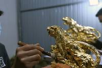 Au Vietnam, des figurines de tigre s'arrachent &agrave; prix d'or pour le Nouvel an lunaire