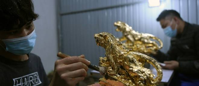 Au Vietnam, des figurines de tigre s'arrachent a prix d'or pour le Nouvel an lunaire