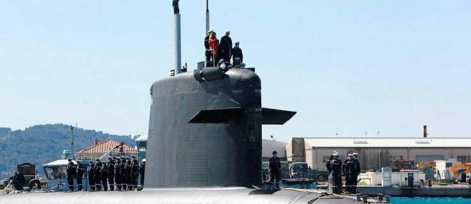  Après sept mois de déploiement qui l’ont mené jusque dans la zone indo-pacifique, le sous-marin nucléaire d’attaque « Émeraude » rentre à Toulon, le 7 avril 2021.  ©LAURENT MARTINAT