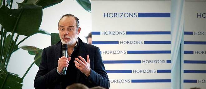 Edouard Philippe a Niort pour le lancement du premier comite de son parti Horizons, le 15 janvier 2022.
