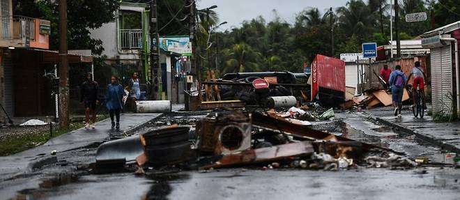 En Guadeloupe, des violences urbaines "planifiees et organisees"