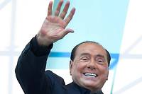 Italie: Berlusconi renonce &agrave; briguer la pr&eacute;sidence