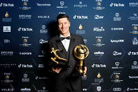 Robert Lewandowski a remporte fin decembre le prix Maradona du meilleur buteur de l'annee et le prix TikTok du meilleur joueur de l'annee, deux recompenses recemment creees.
