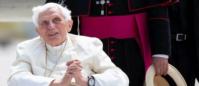 Benoît XVI a rectifié sa première déclaration publiée après un rapport incriminant.
