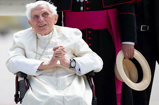 Benoît XVI a rectifié sa première déclaration publiée après un rapport incriminant.
