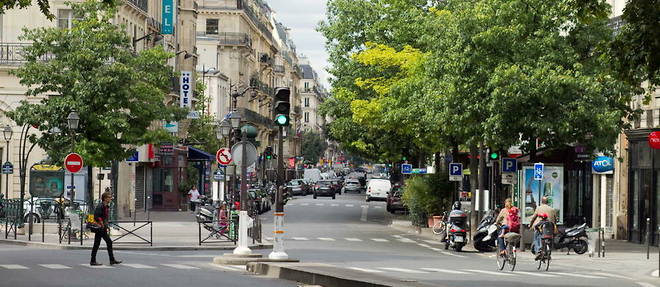 La rue de Turbigo, dans le quartier de Republique a Paris.
