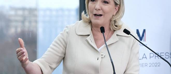 Marine Le Pen "conjure" la presse d'aller "au-dela des peripeties de campagne"