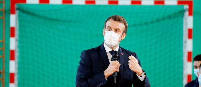 Emmanuel Macron, qui n'est toujours pas officiellement candidat a sa reelection, fait la course en tete dans les sondages.
